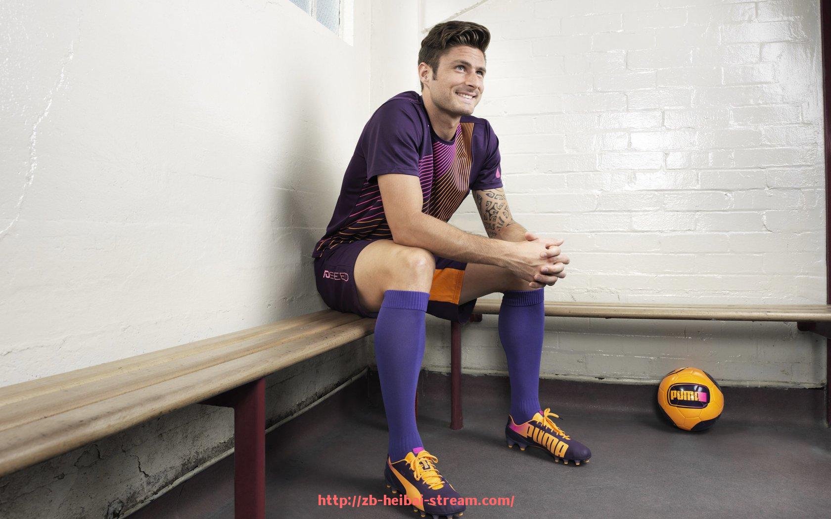 黑白体育直播-瓦尔迪荣膺英超月度最佳球员的赛季表现解析